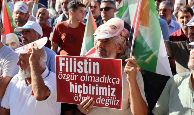 Kayseri ve Niğde'de vatandaşlar İsmail Haniye için meydana indi