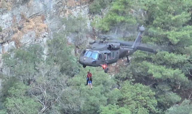 Kazdağları'nda Şahinderesi Kanyonu'nda mahsur kalan 10 kişi helikopter ile kurtarıldı