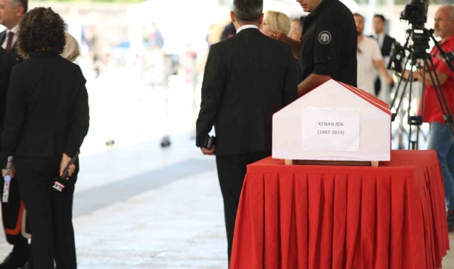 Kenan Işık, Ankara'da son yolculuğuna uğurlandı