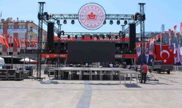 Kent Meydanı, '15 Temmuz' kutlamalarına hazır