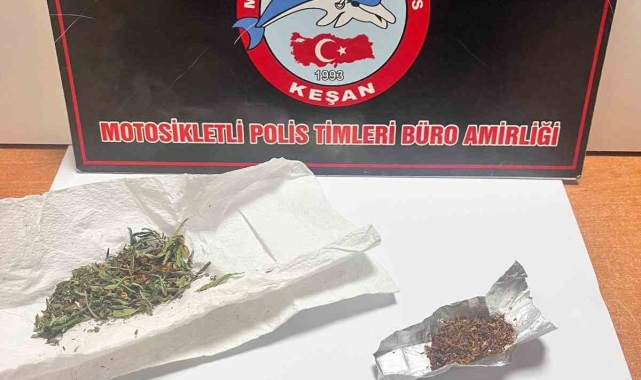 Keşan'da 3 kişinin üzerinden 9,48 gram uyuşturucu ele geçirildi