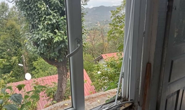 Kilimli'de yıldırım dehşeti; bir ev hasar gördü
