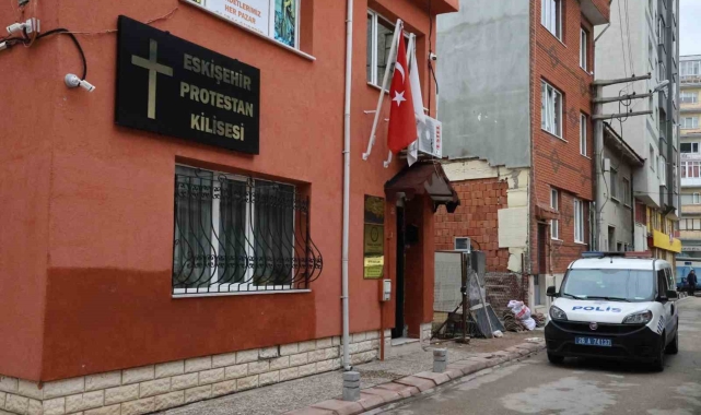 Kiliseye zorla girmeye çalışan alkollü şahıslar hakkında 4'er yıldan 11'er yıla kadar hapis talep edildi
