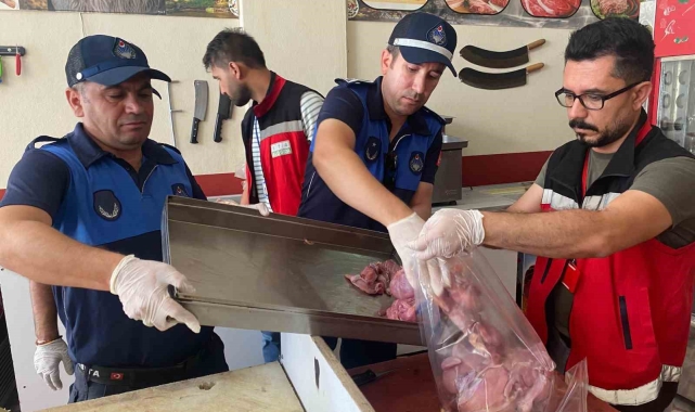 Kilolarca tarihi geçmiş etiketsiz et ele geçirildi