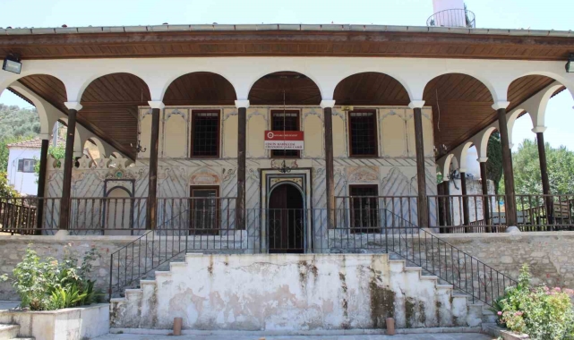 Koçarlı'da tarihe tanıklık eden Cihanoğlu Camii, 239 yıldır ayakta