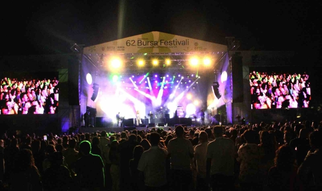 KÖFN ve Feride Hilal Akın, Bursa Festivali'nde gençlerle buluştu