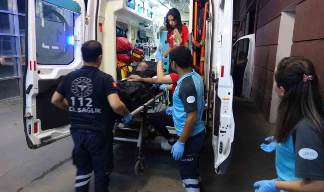 Komşular arasında bıçaklı, silahlı kavga kamerada: 4 yaralı