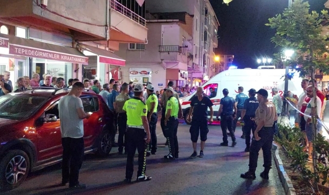 Kontrolden çıkan otomobil kahvehane önünde oturanların arasında daldı: 11 yaralı