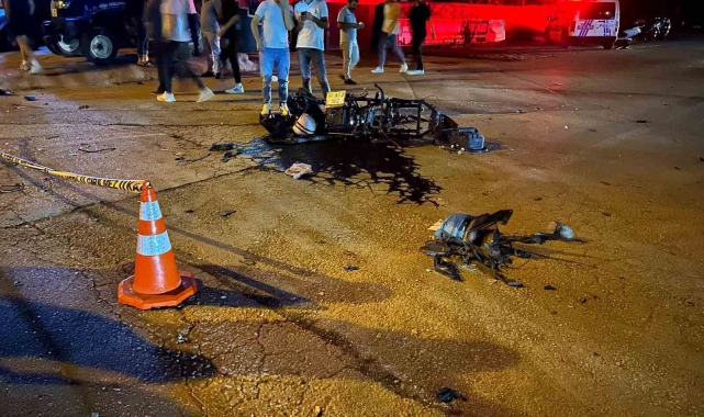 Kontrolden çıkan otomobil karşı şeride geçip motosiklete çarptı: 2 ağır yaralı