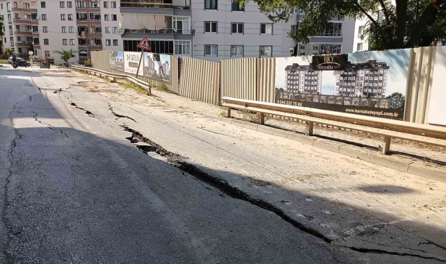 Konut inşaatı yolda göçüğe sebep oldu