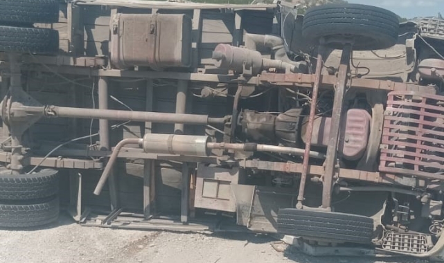 Konya'da kamyonet devrildi: 2 yaralı