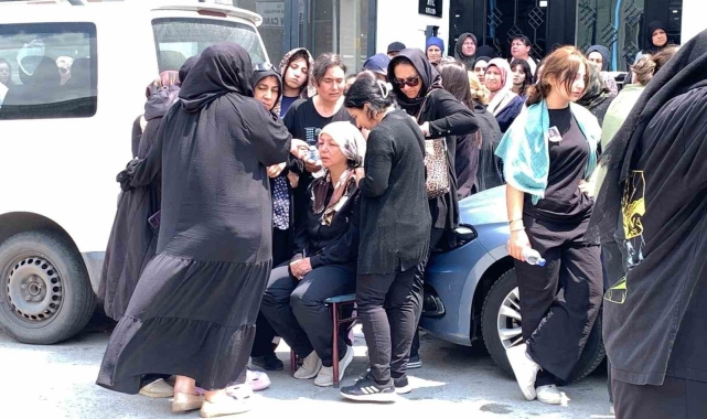 Kopan tır tekerinin çarpması sonucu hayatını kaybeden kız son yolculuğuna uğurlandı