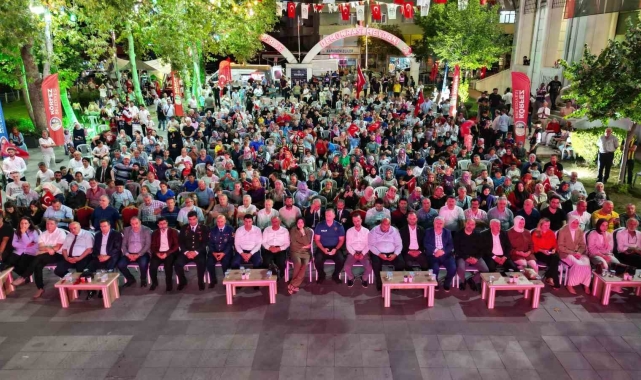 Körfezliler 15 Temmuz hain darbe girişiminin 8. yılında meydanlardaydı