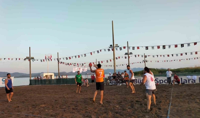 Köyceğiz'de Plaj Hentbol Turnuvası gösteri maçı ile başladı