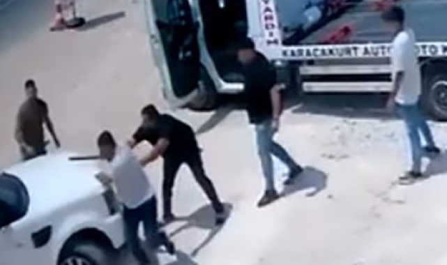 Küfür edip aracı üzerine sürdü sinir krizine girdi