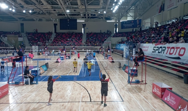 Kulalı minik badmintoncular başarıya imza attı