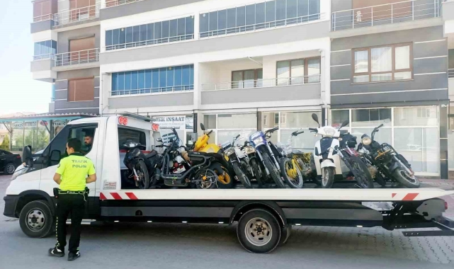 Kulu'da plakasız, ruhsatsız ve belgesiz motosikletler toplanıyor