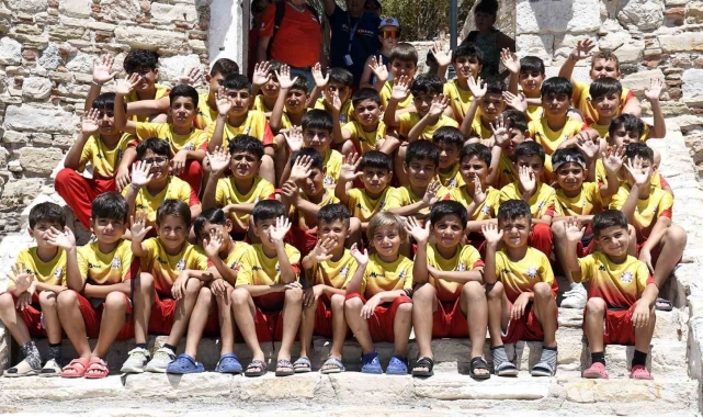 Kuşadası Belediyesi Nusaybinli çocukları ilk kez denizle buluşturdu