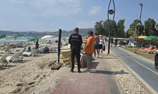 Kuşadası Belediyesi Zabıta Müdürlüğü plajlardaki fırsatçılara göz açtırmıyor