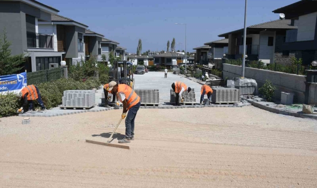 Kuşadası Belediyesi'nin Güzelçamlı Mahallesi'ndeki çalışmaları hız kesmiyor