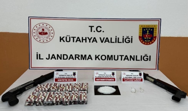Kütahya'da apart otelde uyuşturucu ve silah ele geçirildi: 3 şüpheli tutuklandı