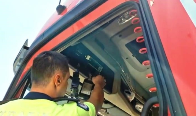 Kütahya'da yabancı plakalı tırda takoğrafa bağlı kumanda sistemi tespit edildi