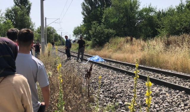 Kütahya'da yolcu treni çapa motoruna çarptı: 1 ölü