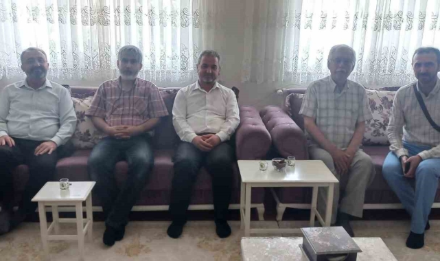 Kutsal topraklardan dönen hacılarla bir araya geldiler