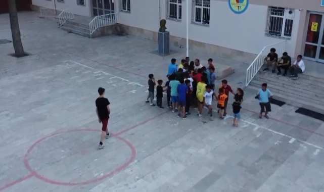 Mahalle bakkalından, Kur'an Kursu öğrencileri ferahlatan davranış