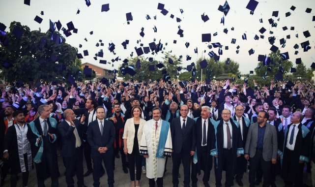 Malatya Turgut Özal Üniversitesi'nde mezuniyet heyecanı