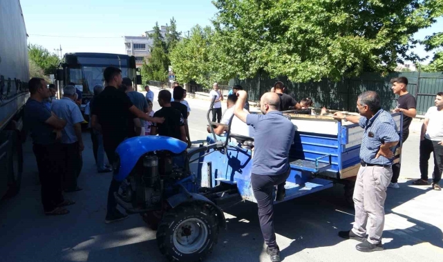 Malatya'da MOTAŞ'ın hatlarını iptal ettiği mahalleli çapa motoru ile yol kesti