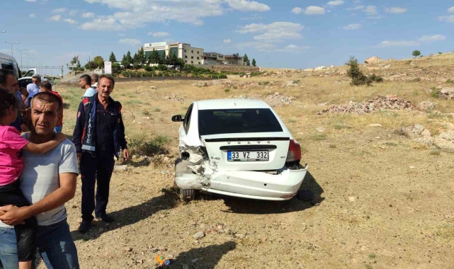 Mardin'de iki otomobil çarpıştı: 6 yaralı