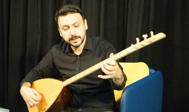 Memleketi için türkü besteledi, sıla hasreti çekenlerden büyük ilgi gördü