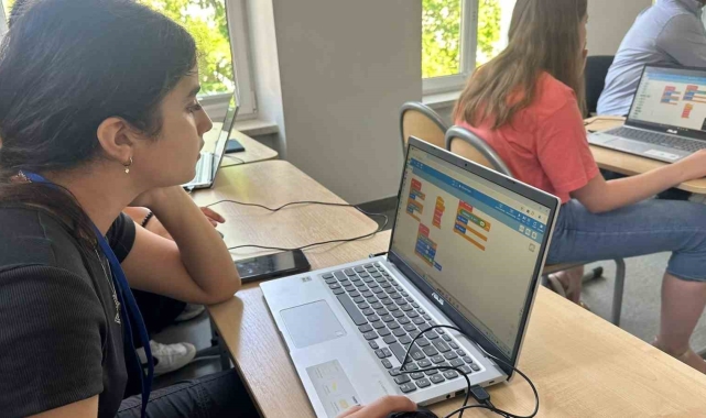 Menteşe Şahidi Ortaokulu Türkiye'yi Polonya'da temsil etti