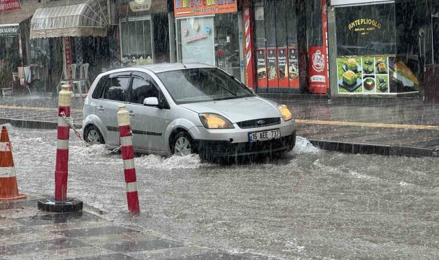 Mersin'de yaz yağmuru etkili oldu