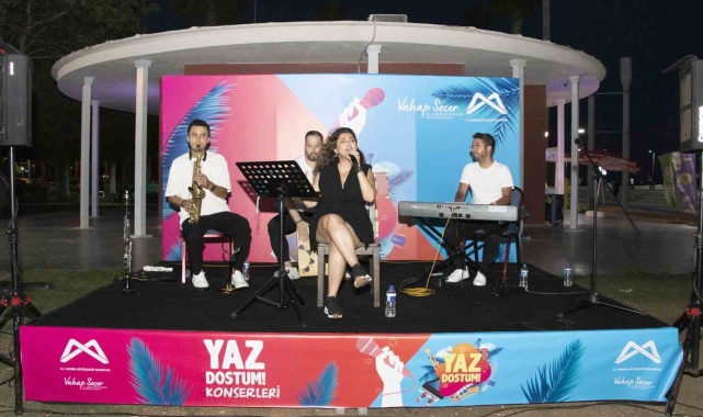 Mersinliler 'Yaz Dostum' konserleriyle müziğe doyuyor