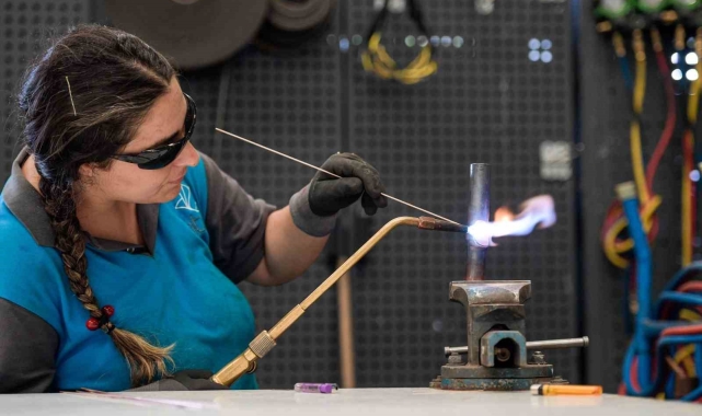 Meslek Fabrikası'ndan mezun olan kadın kaynakçılar işbaşı yaptı