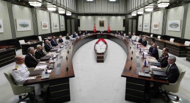 Millî Güvenlik Kurulu , Cumhurbaşkanı Recep Tayyip Erdoğan başkanlığında Cumhurbaşkanlığı Külliyesinde toplandı.