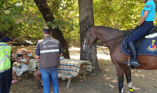 Milli Park'ta ziyaretçiler çevre konusunda bilgilendirildi