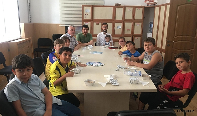 MİNİKLERE AŞURE İKRAMI!