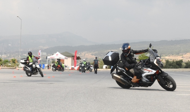 Motosiklet sürücüleri güvenli sürüş becerilerini geliştiriyor