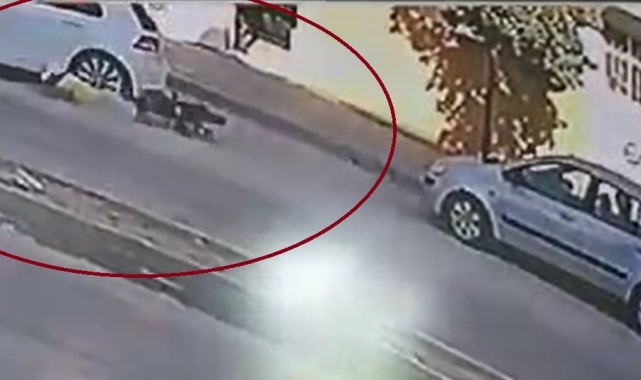 Motosiklet sürücüsünün ölümle burun buruna geldiği anlar kamerada