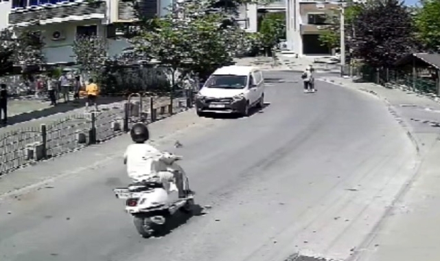 Motosiklet yayalara çarptı: 3 yaralı