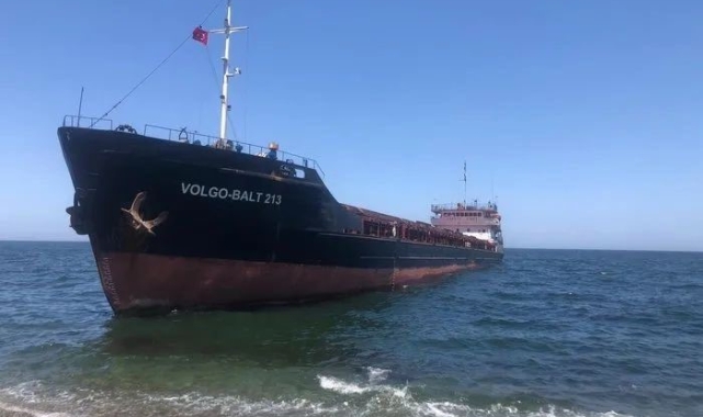 Mudanya'da karaya oturan gemi kurtarıldı