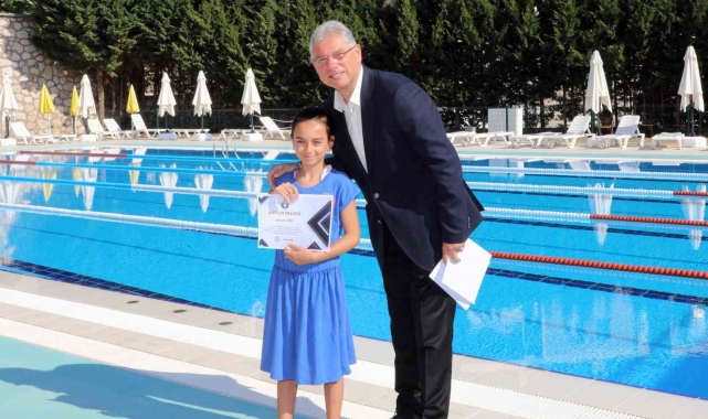 Mudanyalı minik yüzücüler sertifikalarını aldı