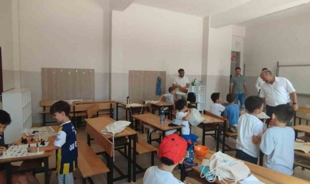Müdür Başyiğit, yaz okulu kurslarındaki öğrencilerle bir araya geldi
