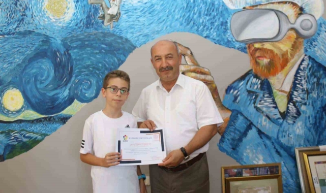 Müdür Başyiğit'ten BİLSEM yaz okulu öğrencilerine katılım sertifikası