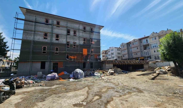 Müdür Başyiğit'ten inşaatı devam eden okulda inceleme
