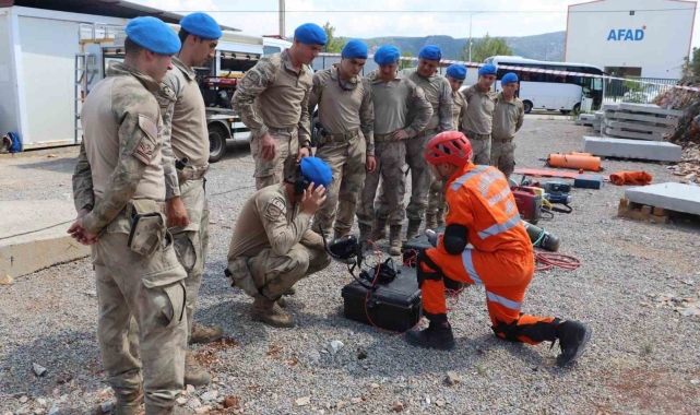 Muğla İl Jandarma Komutanlığı'nda depremde arama kurtarma eğitimi verildi