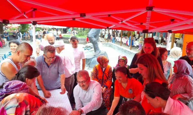 Muğla'da aşure ayı etkinlikleri devam ediyor, pazara gelenlerin ağzı tatlandı